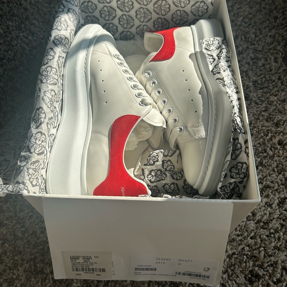 Alexander McQueens White & Red - Picture 3 of 5